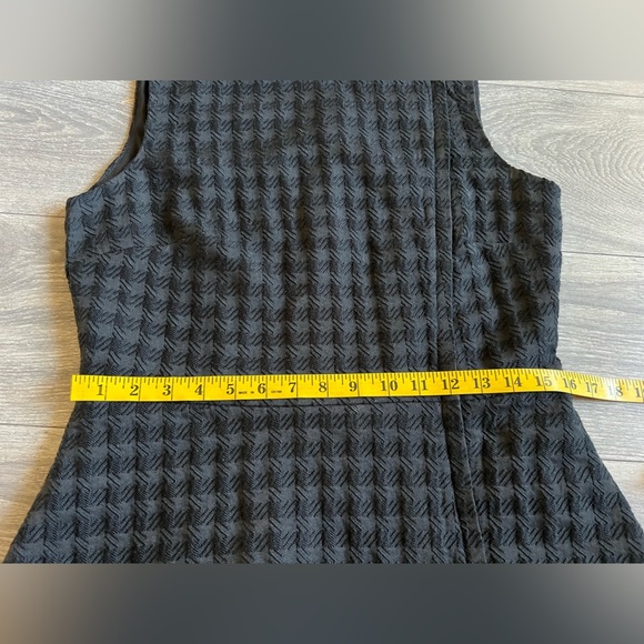 Theory kuvana asymmetrical zip front sleeveless houndstooth peplum top. Size L - Picture 9 of 10